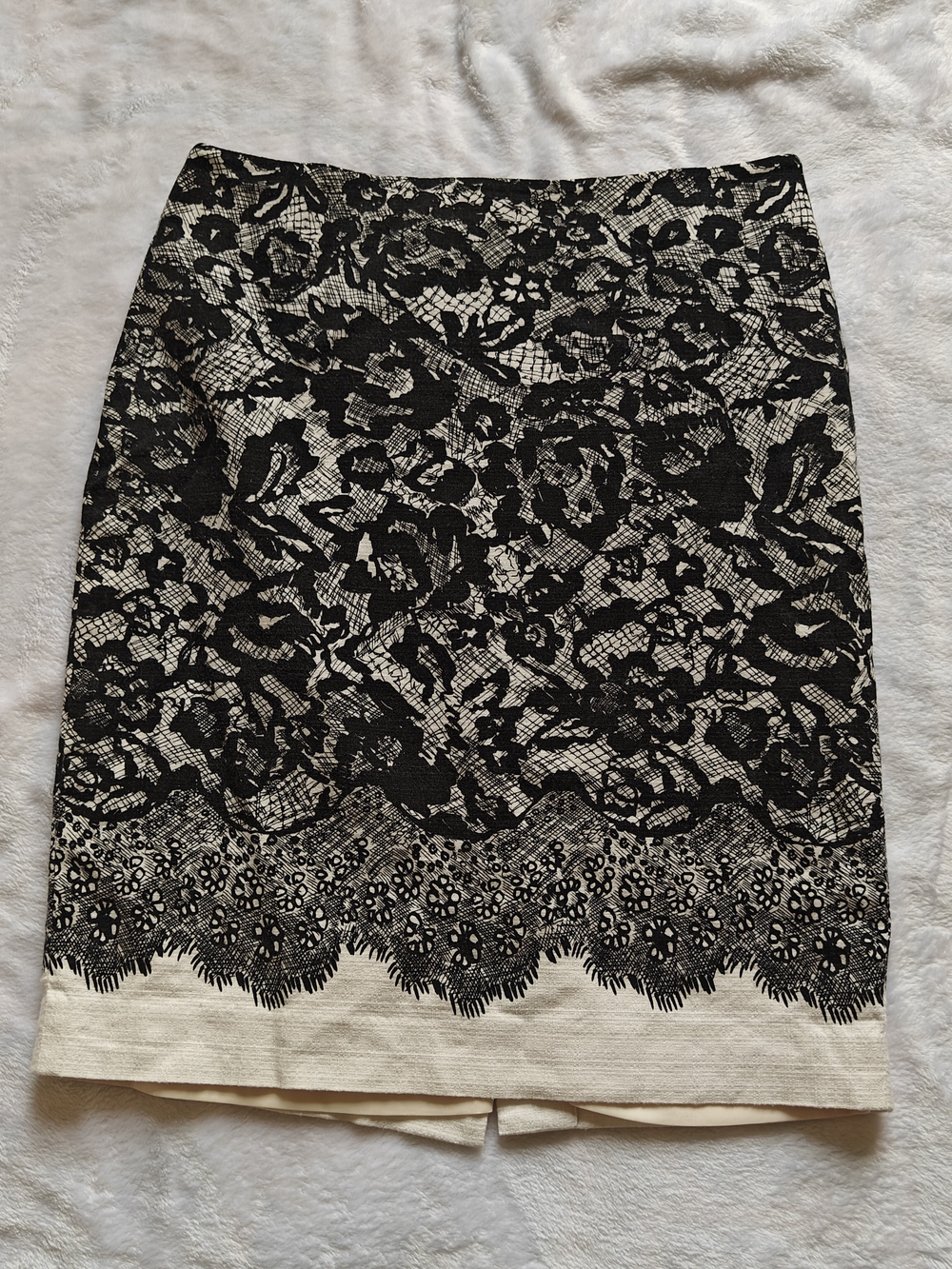Ann Taylor Black & White Floral Lace Print Pencil Skirt Lined Size 6